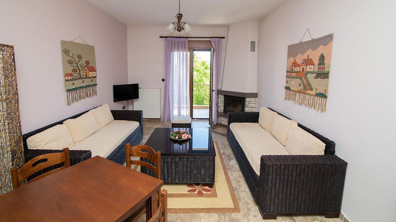 Ξενώνας Μενελαΐς - Menelais Apartments Thrapsimion Exterior photo