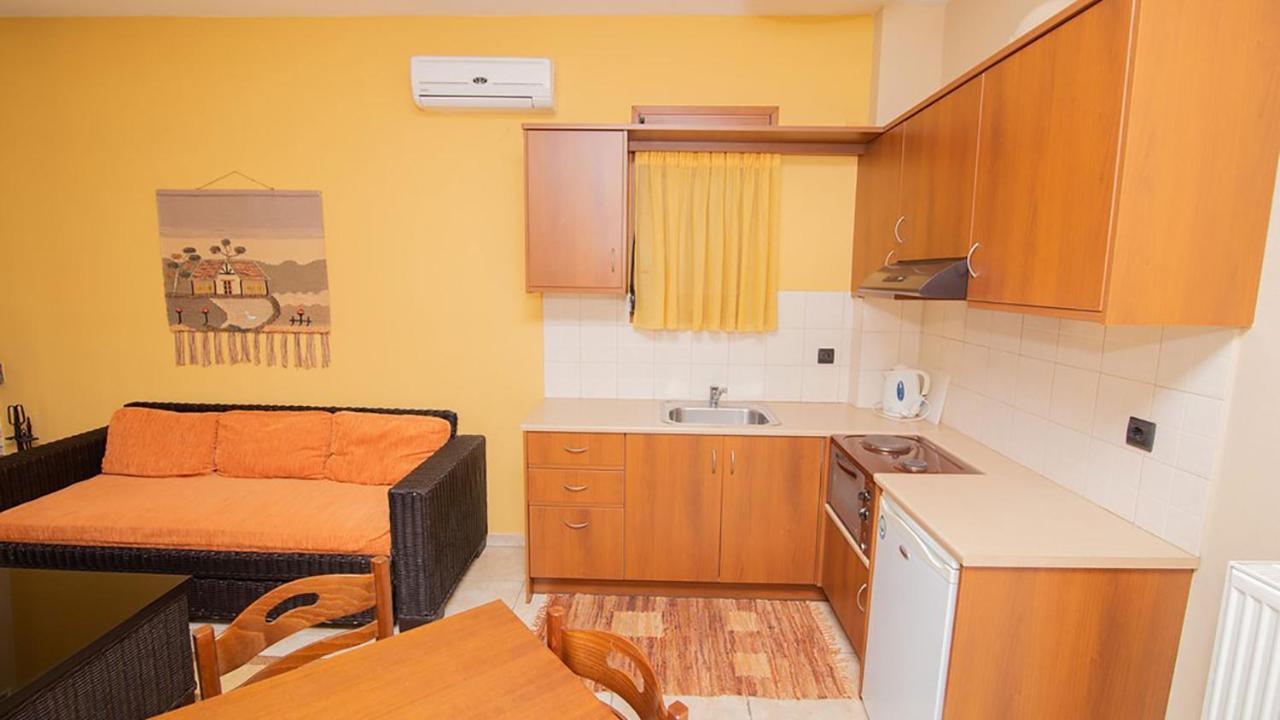 Ξενώνας Μενελαΐς - Menelais Apartments Thrapsimion Exterior photo