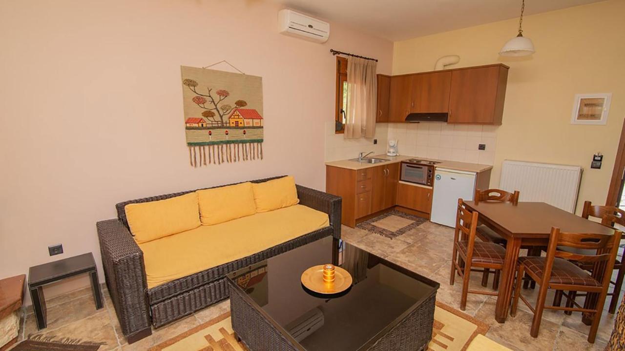 Ξενώνας Μενελαΐς - Menelais Apartments Thrapsimion Exterior photo