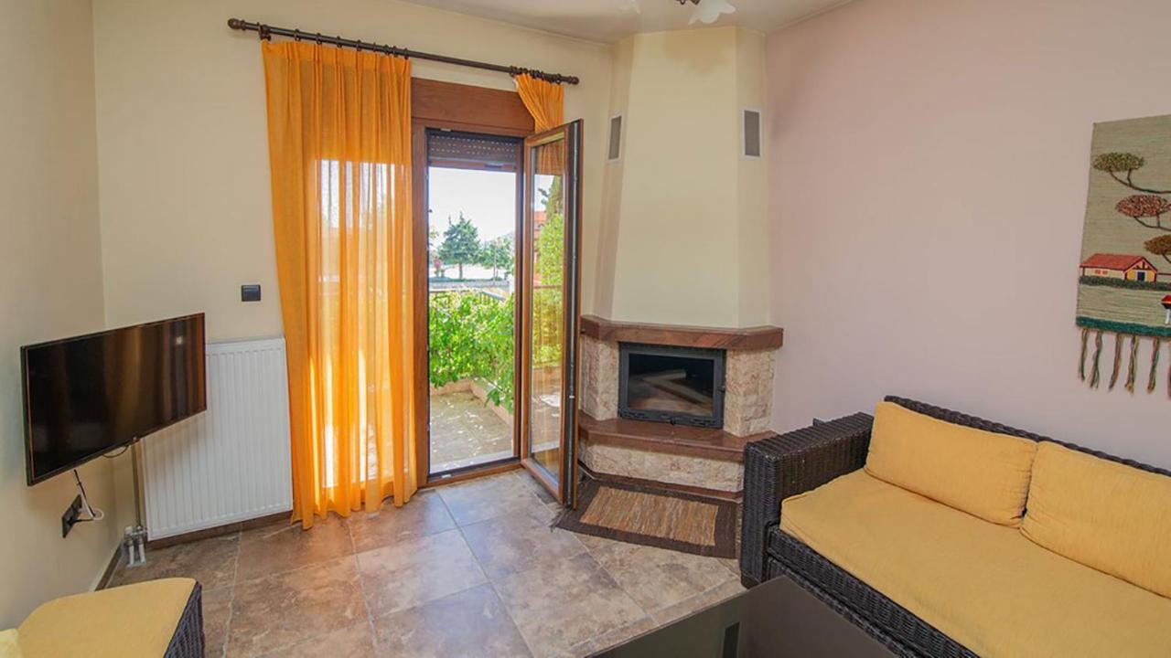 Ξενώνας Μενελαΐς - Menelais Apartments Thrapsimion Exterior photo