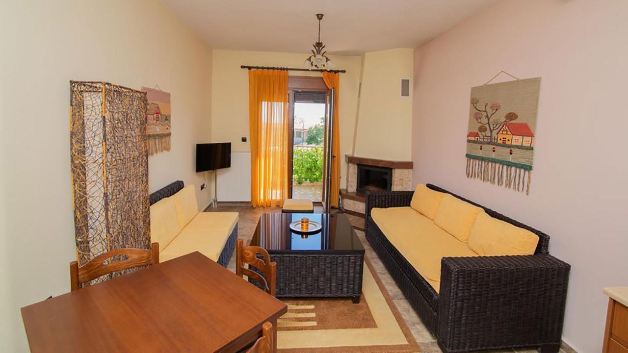 Ξενώνας Μενελαΐς - Menelais Apartments Thrapsimion Exterior photo