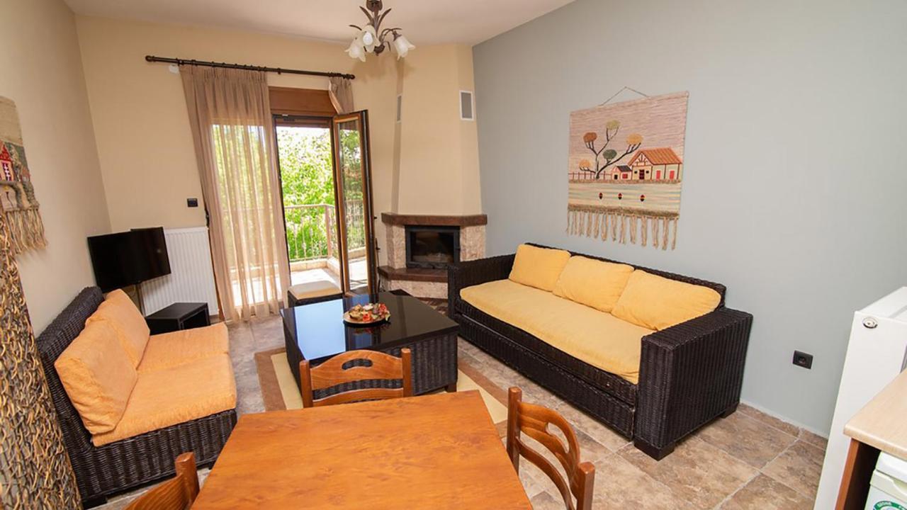 Ξενώνας Μενελαΐς - Menelais Apartments Thrapsimion Exterior photo